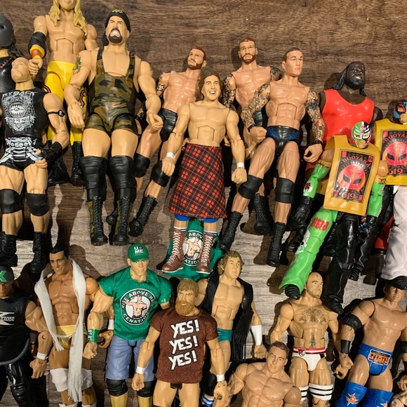 WWE ACTION FIGURES - Picture 5 of 6